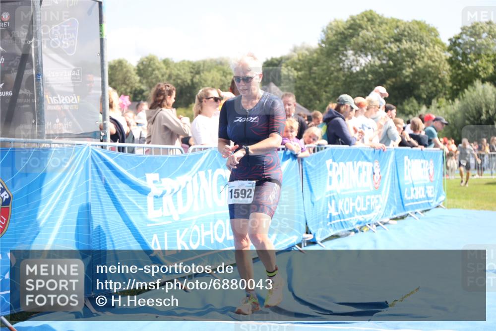 25.08.2024 - Elbe Triathlon Hamburg H.Heesch http://msf.ph/oto/6880043 25.08.2024 11:52:53 Ziel 1465, 1592, 1716 meine-sportfotos.de