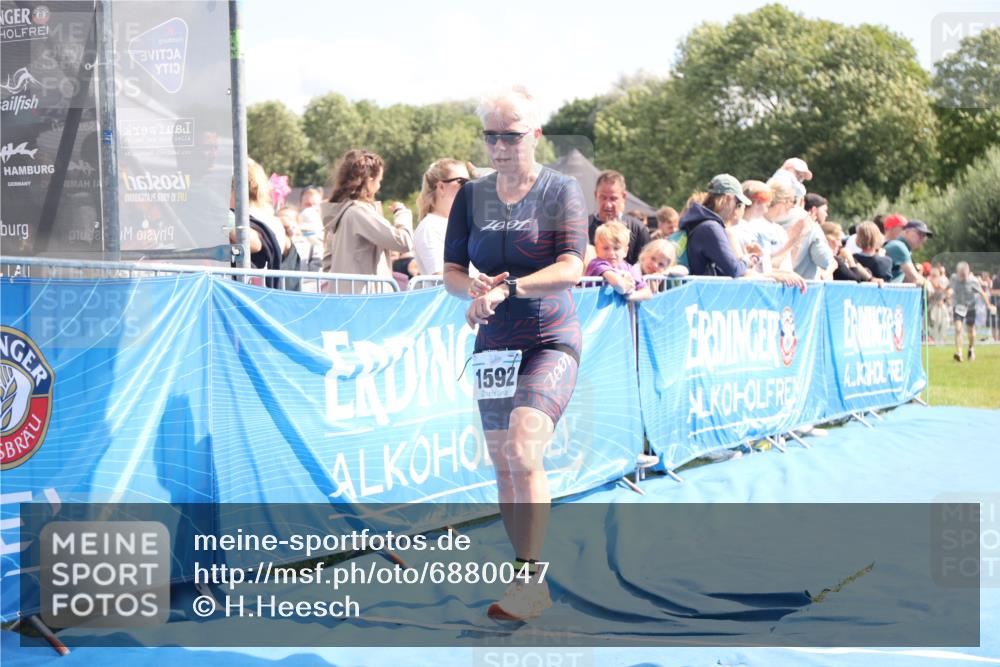 25.08.2024 - Elbe Triathlon Hamburg H.Heesch http://msf.ph/oto/6880047 25.08.2024 11:52:53 Ziel 1465, 1592, 1716 meine-sportfotos.de