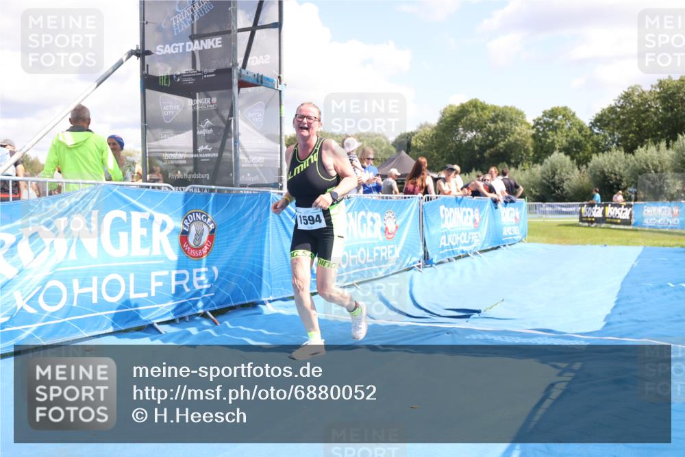 25.08.2024 - Elbe Triathlon Hamburg H.Heesch http://msf.ph/oto/6880052 25.08.2024 12:21:49 Ziel 1594 meine-sportfotos.de