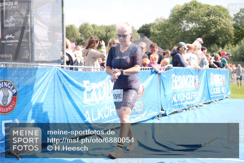25.08.2024 - Elbe Triathlon Hamburg H.Heesch http://msf.ph/oto/6880054 25.08.2024 11:52:54 Ziel 1465, 1592, 1716 meine-sportfotos.de