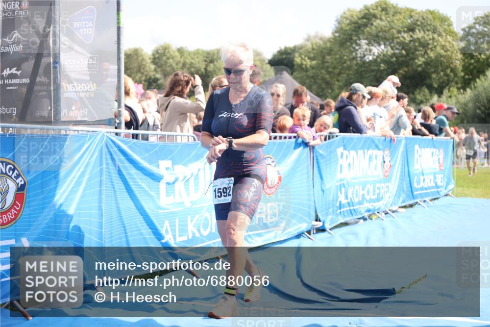 25.08.2024 - Elbe Triathlon Hamburg H.Heesch http://msf.ph/oto/6880056 25.08.2024 11:52:54 Ziel 1465, 1592, 1716 meine-sportfotos.de