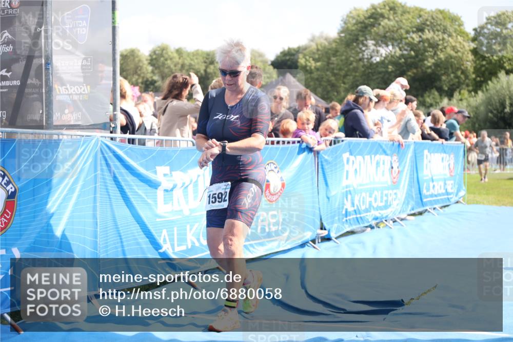 25.08.2024 - Elbe Triathlon Hamburg H.Heesch http://msf.ph/oto/6880058 25.08.2024 11:52:54 Ziel 1465, 1592, 1716 meine-sportfotos.de