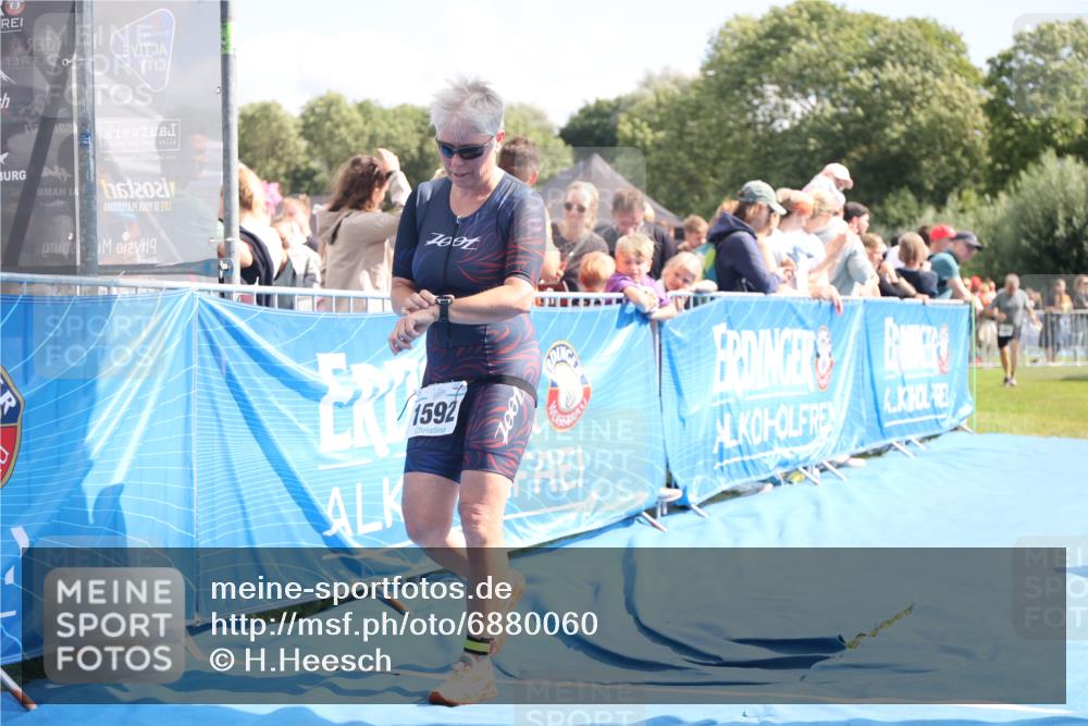25.08.2024 - Elbe Triathlon Hamburg H.Heesch http://msf.ph/oto/6880060 25.08.2024 11:52:54 Ziel 1465, 1592, 1716 meine-sportfotos.de
