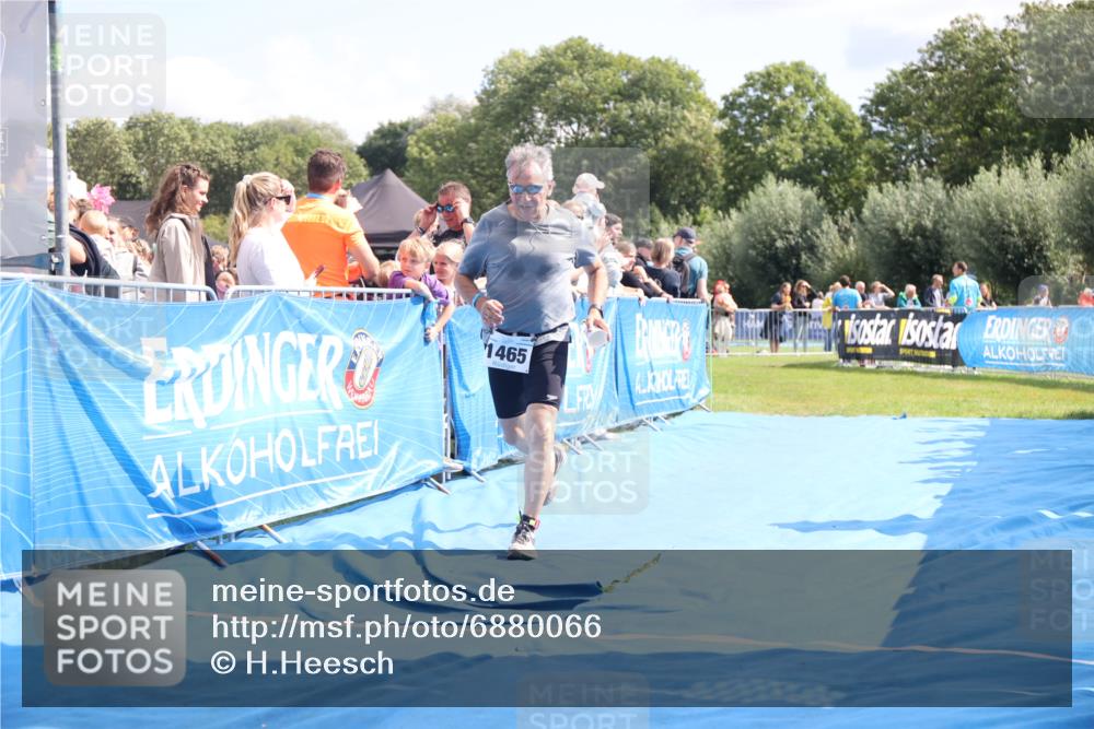 25.08.2024 - Elbe Triathlon Hamburg H.Heesch http://msf.ph/oto/6880066 25.08.2024 11:53:01 Ziel 1465 meine-sportfotos.de