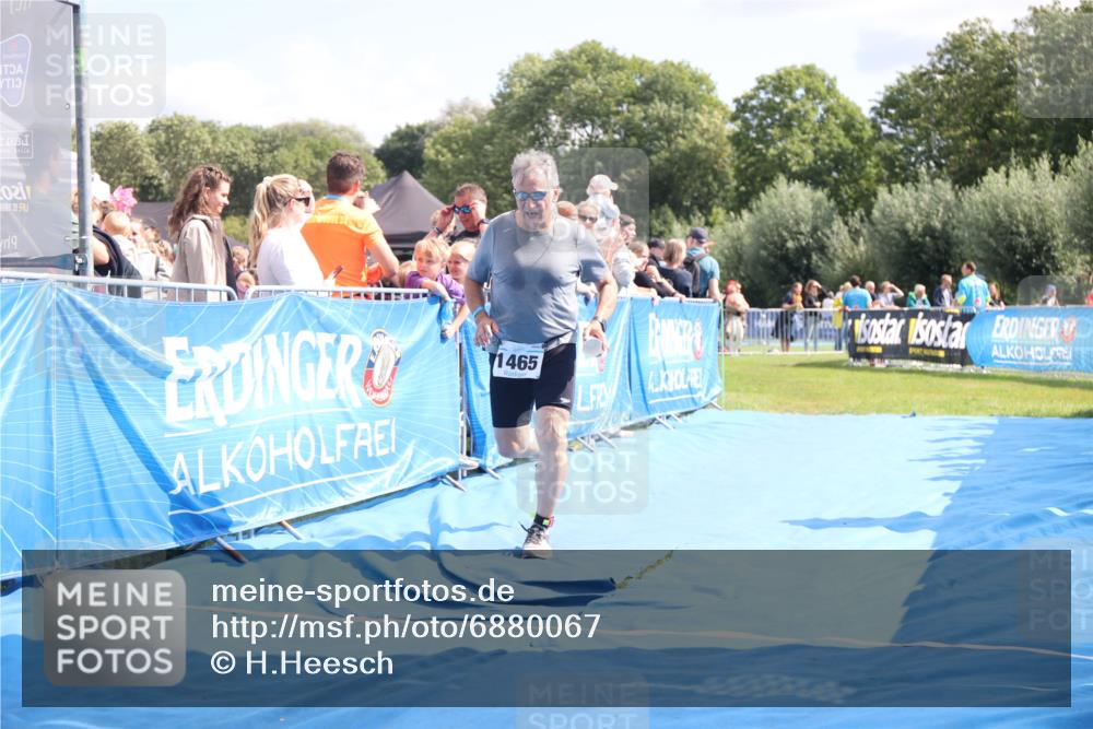 25.08.2024 - Elbe Triathlon Hamburg H.Heesch http://msf.ph/oto/6880067 25.08.2024 11:53:01 Ziel 1465 meine-sportfotos.de