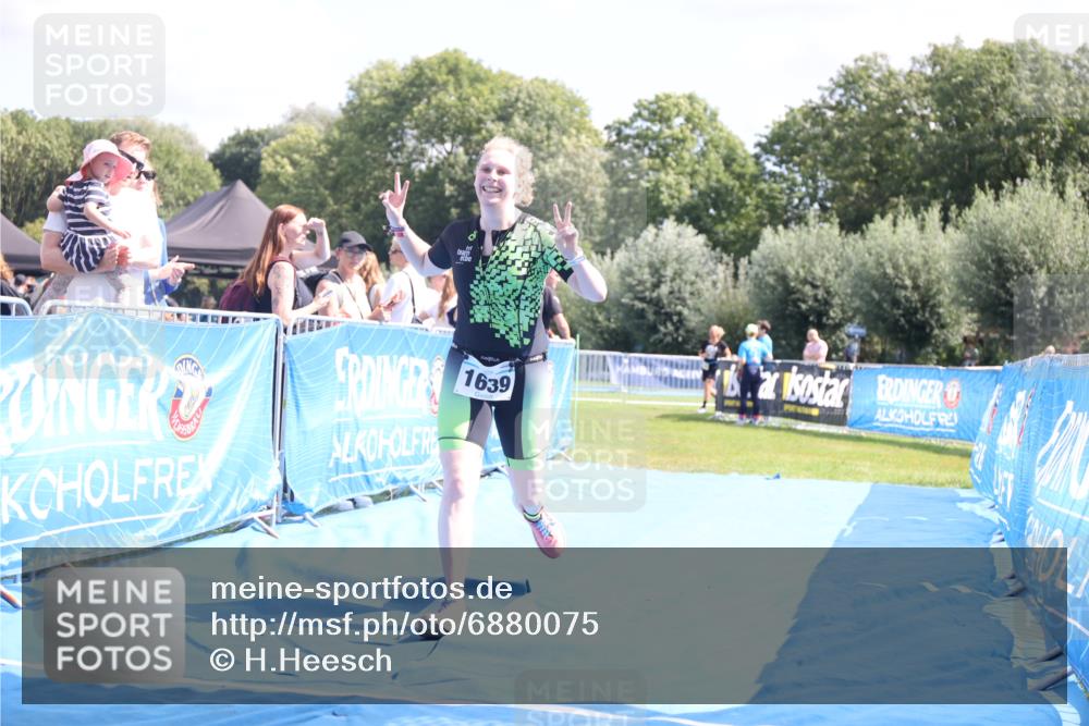 25.08.2024 - Elbe Triathlon Hamburg H.Heesch http://msf.ph/oto/6880075 25.08.2024 12:22:47 Ziel 1639 meine-sportfotos.de