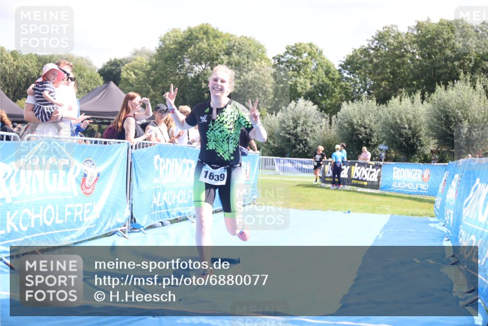 25.08.2024 - Elbe Triathlon Hamburg H.Heesch http://msf.ph/oto/6880077 25.08.2024 12:22:47 Ziel 1639 meine-sportfotos.de