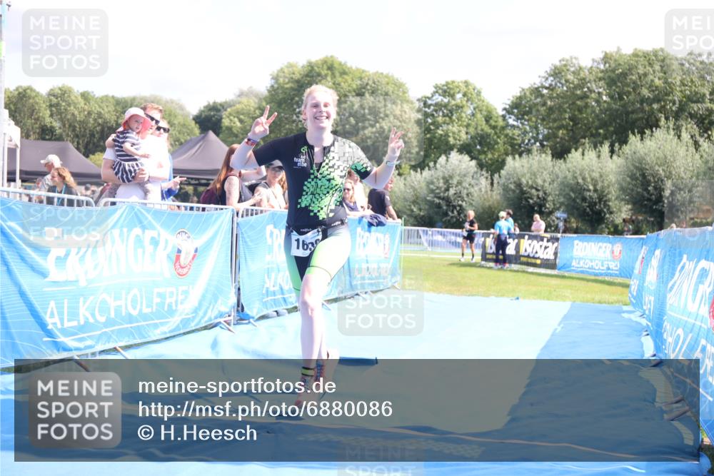 25.08.2024 - Elbe Triathlon Hamburg H.Heesch http://msf.ph/oto/6880086 25.08.2024 12:22:48 Ziel 1639 meine-sportfotos.de