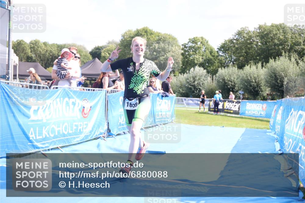 25.08.2024 - Elbe Triathlon Hamburg H.Heesch http://msf.ph/oto/6880088 25.08.2024 12:22:48 Ziel 1639 meine-sportfotos.de