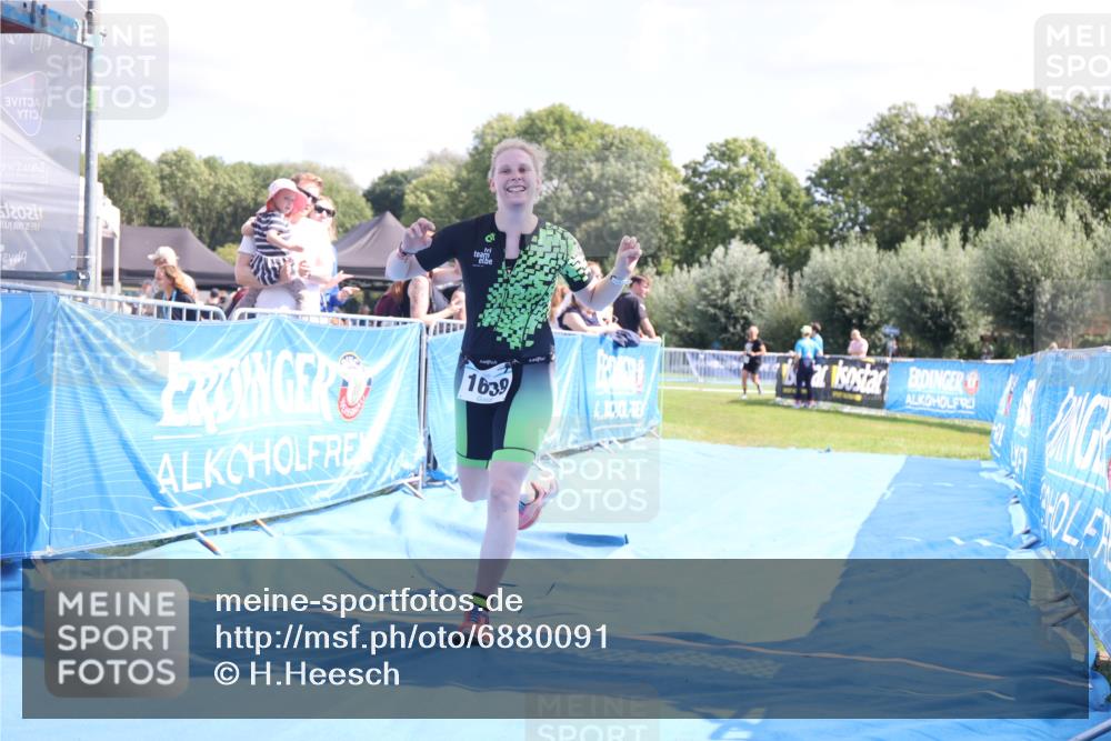 25.08.2024 - Elbe Triathlon Hamburg H.Heesch http://msf.ph/oto/6880091 25.08.2024 12:22:48 Ziel 1639 meine-sportfotos.de