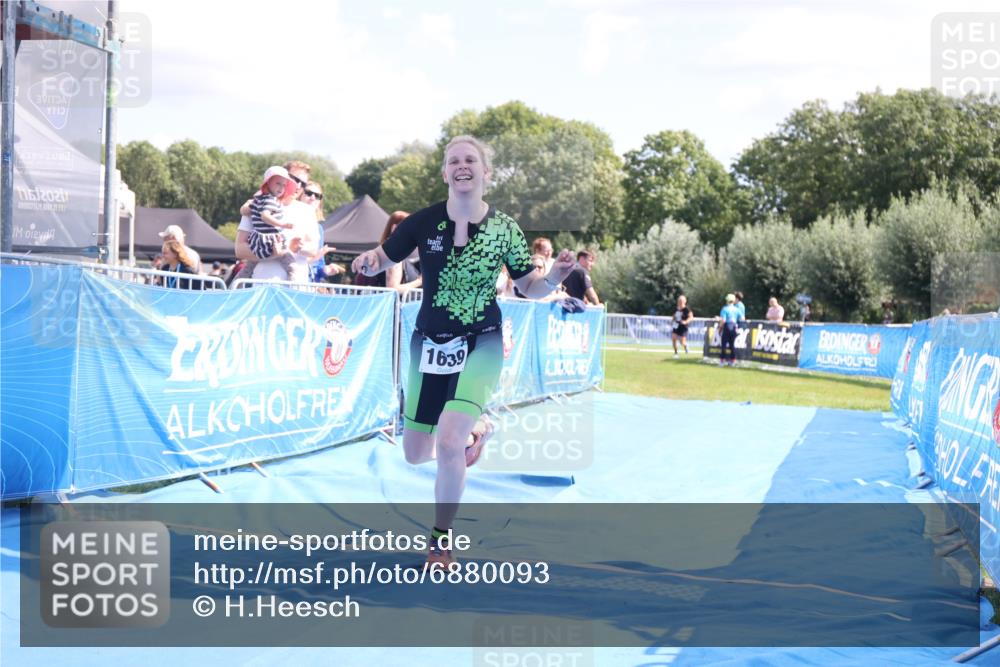 25.08.2024 - Elbe Triathlon Hamburg H.Heesch http://msf.ph/oto/6880093 25.08.2024 12:22:48 Ziel 1639 meine-sportfotos.de
