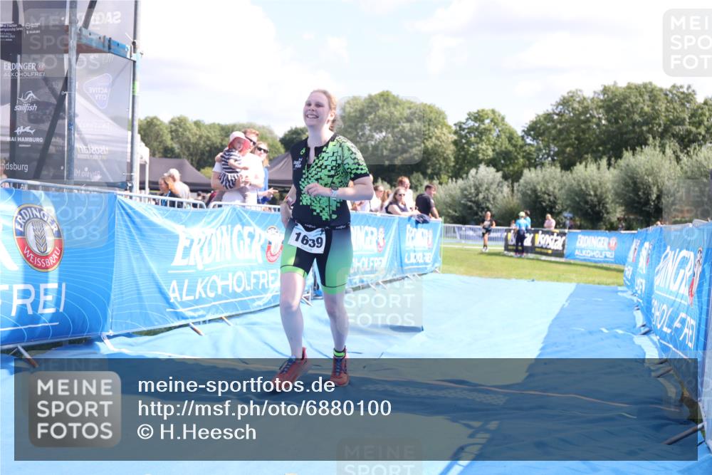 25.08.2024 - Elbe Triathlon Hamburg H.Heesch http://msf.ph/oto/6880100 25.08.2024 12:22:48 Ziel 1639 meine-sportfotos.de