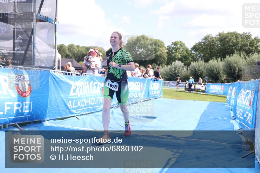 25.08.2024 - Elbe Triathlon Hamburg H.Heesch http://msf.ph/oto/6880102 25.08.2024 12:22:48 Ziel 1639 meine-sportfotos.de