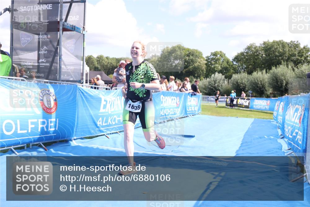 25.08.2024 - Elbe Triathlon Hamburg H.Heesch http://msf.ph/oto/6880106 25.08.2024 12:22:48 Ziel 1639 meine-sportfotos.de