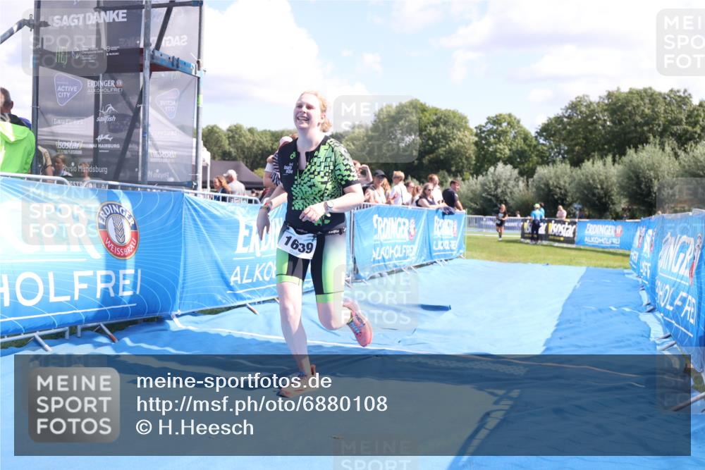 25.08.2024 - Elbe Triathlon Hamburg H.Heesch http://msf.ph/oto/6880108 25.08.2024 12:22:48 Ziel 1639 meine-sportfotos.de