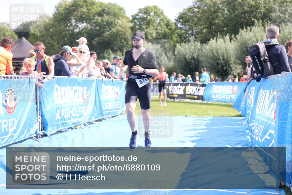25.08.2024 - Elbe Triathlon Hamburg H.Heesch http://msf.ph/oto/6880109 25.08.2024 11:53:11 Ziel 579, 1519 meine-sportfotos.de