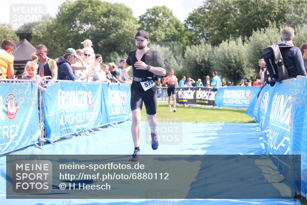 25.08.2024 - Elbe Triathlon Hamburg H.Heesch http://msf.ph/oto/6880112 25.08.2024 11:53:11 Ziel 579, 1519 meine-sportfotos.de
