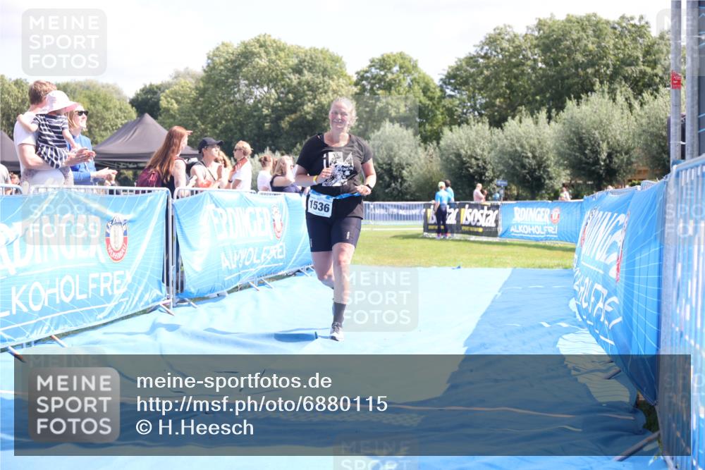 25.08.2024 - Elbe Triathlon Hamburg H.Heesch http://msf.ph/oto/6880115 25.08.2024 12:22:59 Ziel 1536 meine-sportfotos.de