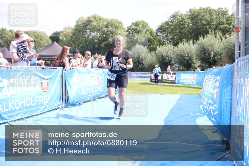 25.08.2024 - Elbe Triathlon Hamburg H.Heesch http://msf.ph/oto/6880119 25.08.2024 12:22:59 Ziel 1536 meine-sportfotos.de