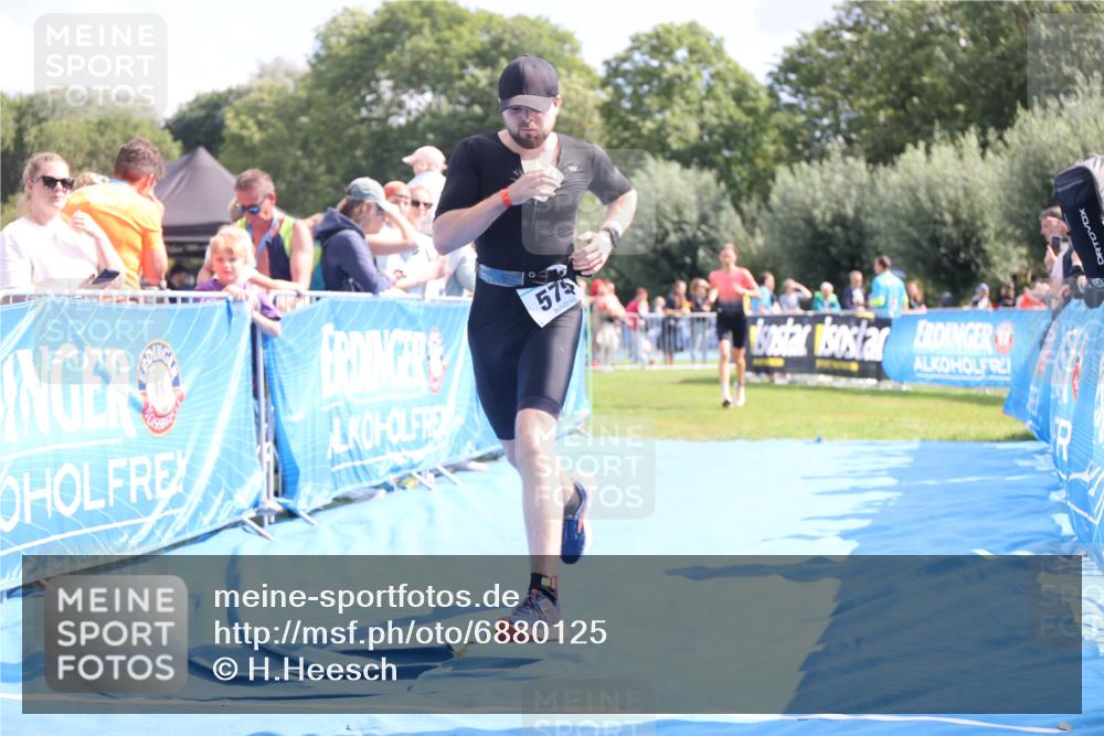 25.08.2024 - Elbe Triathlon Hamburg H.Heesch http://msf.ph/oto/6880125 25.08.2024 11:53:11 Ziel 579, 1519 meine-sportfotos.de