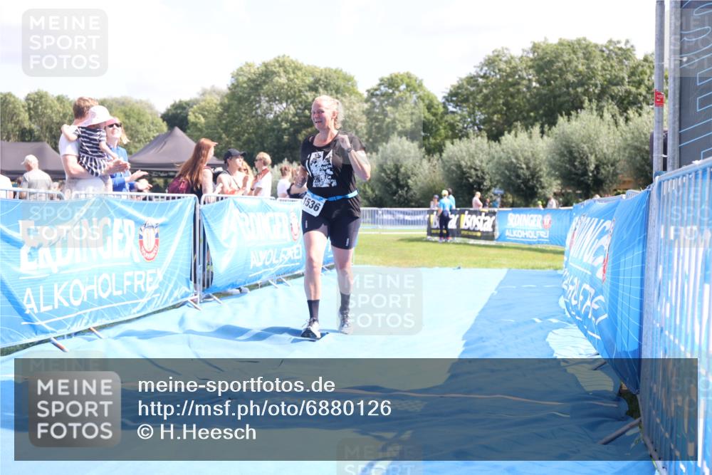25.08.2024 - Elbe Triathlon Hamburg H.Heesch http://msf.ph/oto/6880126 25.08.2024 12:22:59 Ziel 1536 meine-sportfotos.de