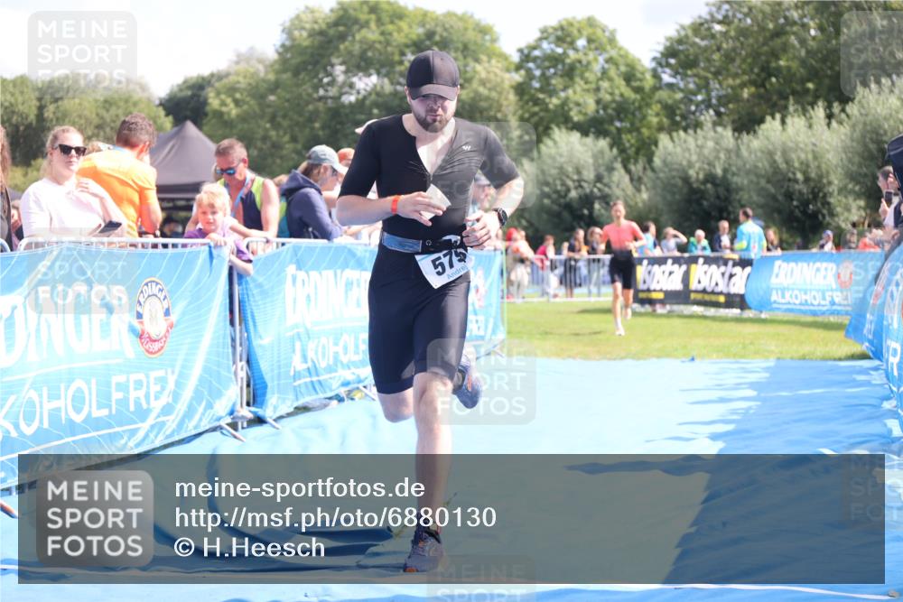 25.08.2024 - Elbe Triathlon Hamburg H.Heesch http://msf.ph/oto/6880130 25.08.2024 11:53:11 Ziel 579, 1519 meine-sportfotos.de