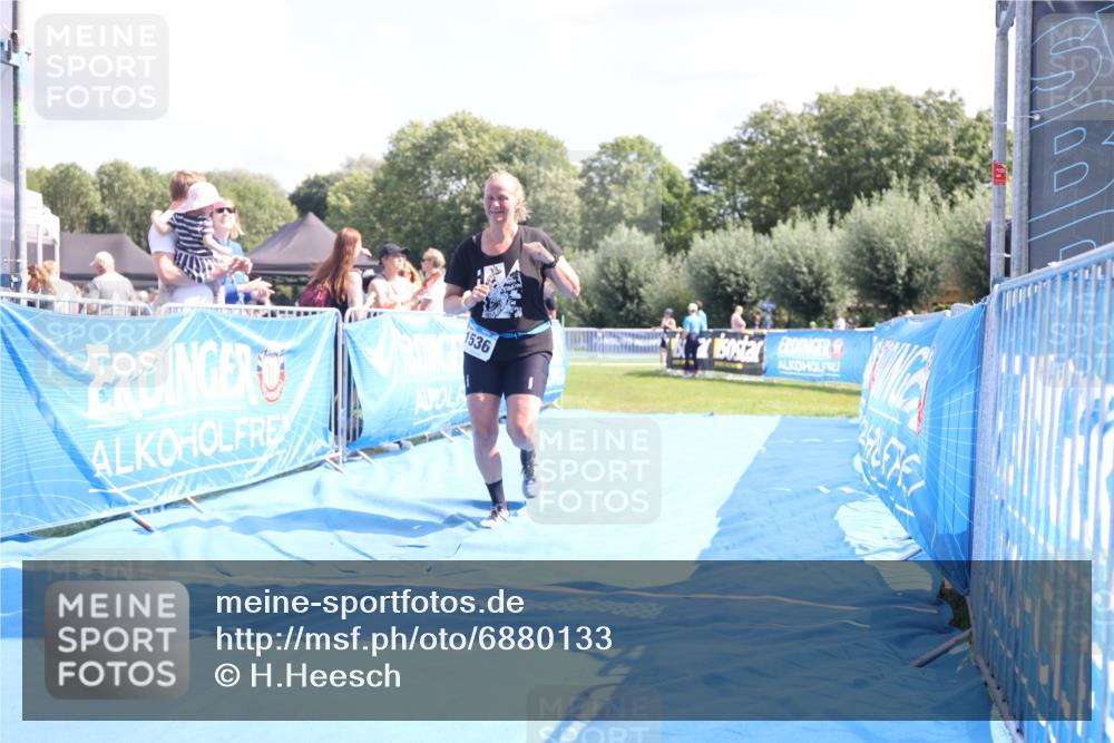 25.08.2024 - Elbe Triathlon Hamburg H.Heesch http://msf.ph/oto/6880133 25.08.2024 12:23:00 Ziel 1536 meine-sportfotos.de