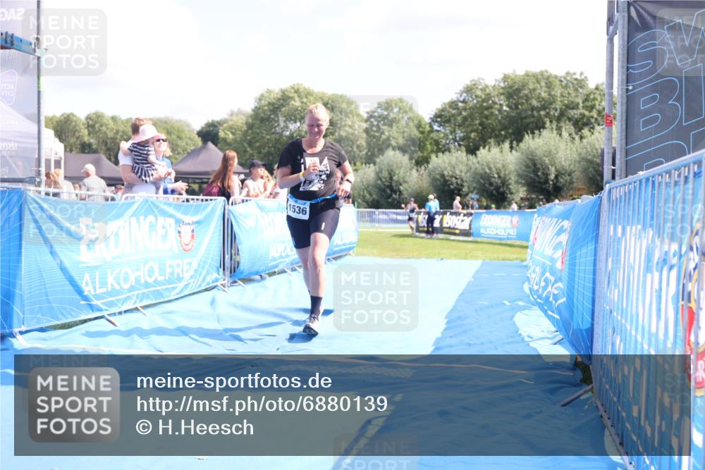 25.08.2024 - Elbe Triathlon Hamburg H.Heesch http://msf.ph/oto/6880139 25.08.2024 12:23:00 Ziel 1536 meine-sportfotos.de