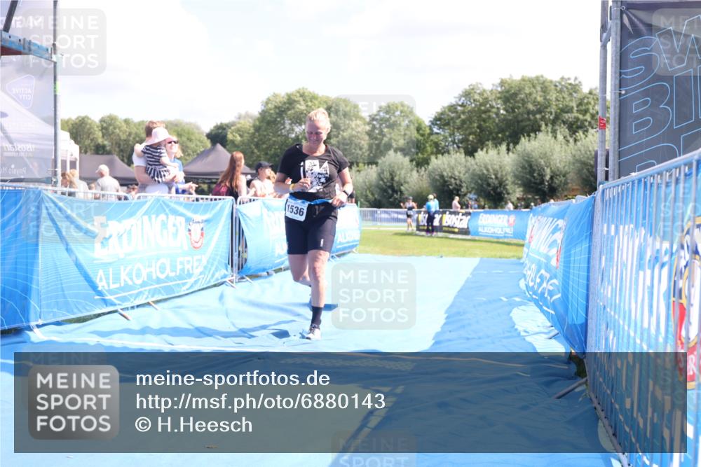 25.08.2024 - Elbe Triathlon Hamburg H.Heesch http://msf.ph/oto/6880143 25.08.2024 12:23:00 Ziel 1536 meine-sportfotos.de