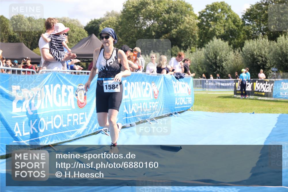 25.08.2024 - Elbe Triathlon Hamburg H.Heesch http://msf.ph/oto/6880160 25.08.2024 12:23:11 Ziel 1584 meine-sportfotos.de