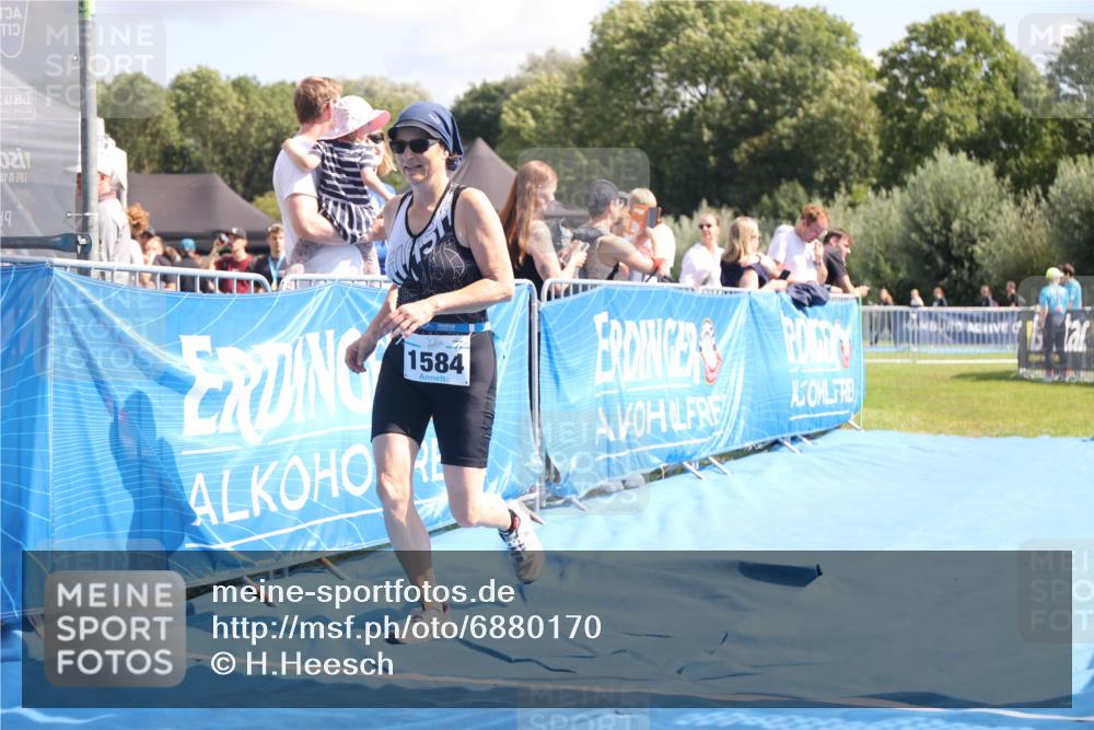 25.08.2024 - Elbe Triathlon Hamburg H.Heesch http://msf.ph/oto/6880170 25.08.2024 12:23:12 Ziel 1584 meine-sportfotos.de
