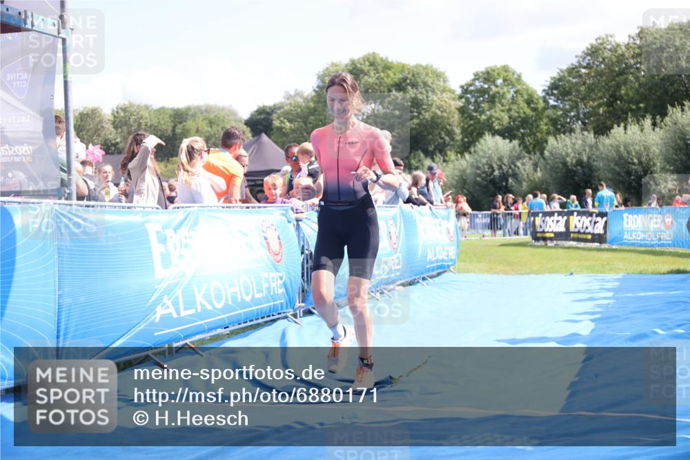 25.08.2024 - Elbe Triathlon Hamburg H.Heesch http://msf.ph/oto/6880171 25.08.2024 11:53:16 Ziel 579, 1519 meine-sportfotos.de