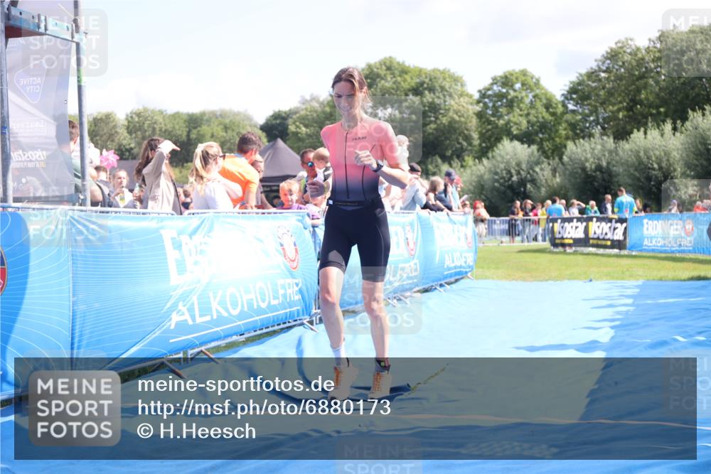25.08.2024 - Elbe Triathlon Hamburg H.Heesch http://msf.ph/oto/6880173 25.08.2024 11:53:16 Ziel 579, 1519 meine-sportfotos.de