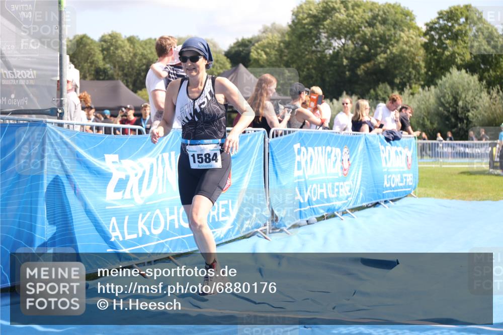 25.08.2024 - Elbe Triathlon Hamburg H.Heesch http://msf.ph/oto/6880176 25.08.2024 12:23:12 Ziel 1584 meine-sportfotos.de