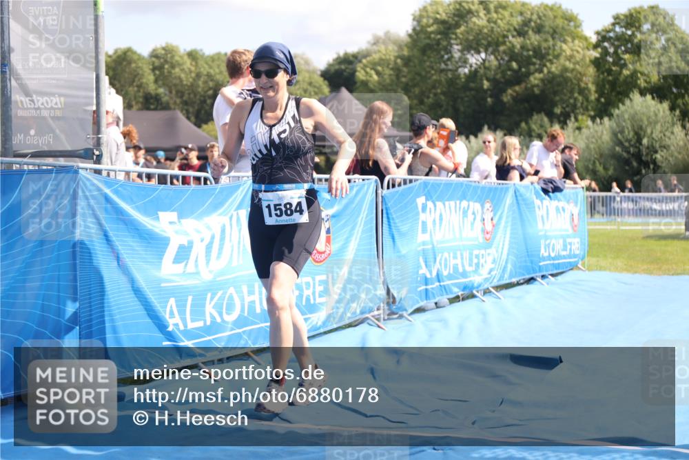 25.08.2024 - Elbe Triathlon Hamburg H.Heesch http://msf.ph/oto/6880178 25.08.2024 12:23:12 Ziel 1584 meine-sportfotos.de