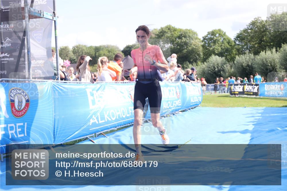 25.08.2024 - Elbe Triathlon Hamburg H.Heesch http://msf.ph/oto/6880179 25.08.2024 11:53:16 Ziel 579, 1519 meine-sportfotos.de