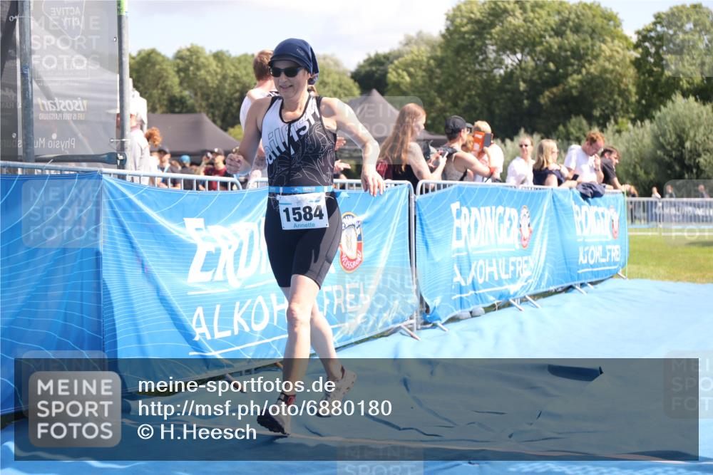 25.08.2024 - Elbe Triathlon Hamburg H.Heesch http://msf.ph/oto/6880180 25.08.2024 12:23:12 Ziel 1584 meine-sportfotos.de