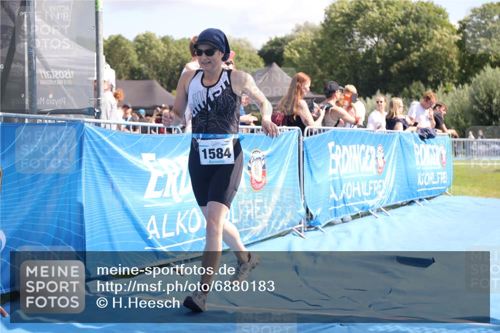 25.08.2024 - Elbe Triathlon Hamburg H.Heesch http://msf.ph/oto/6880183 25.08.2024 12:23:12 Ziel 1584 meine-sportfotos.de