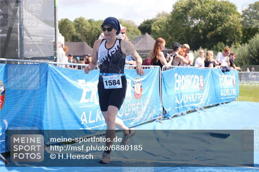 25.08.2024 - Elbe Triathlon Hamburg H.Heesch http://msf.ph/oto/6880185 25.08.2024 12:23:12 Ziel 1584 meine-sportfotos.de