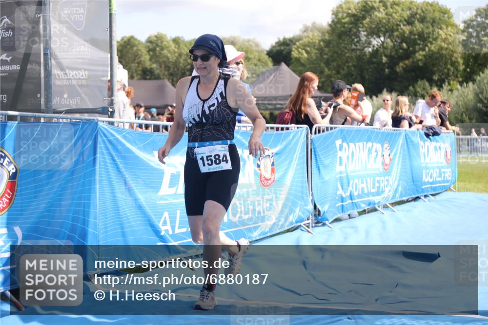 25.08.2024 - Elbe Triathlon Hamburg H.Heesch http://msf.ph/oto/6880187 25.08.2024 12:23:12 Ziel 1584 meine-sportfotos.de