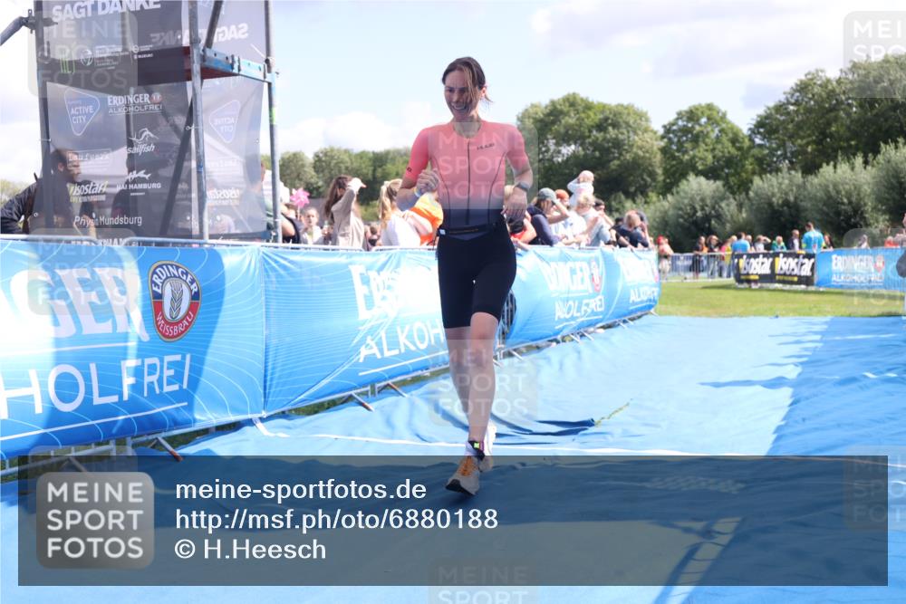 25.08.2024 - Elbe Triathlon Hamburg H.Heesch http://msf.ph/oto/6880188 25.08.2024 11:53:17 Ziel 579, 1519 meine-sportfotos.de