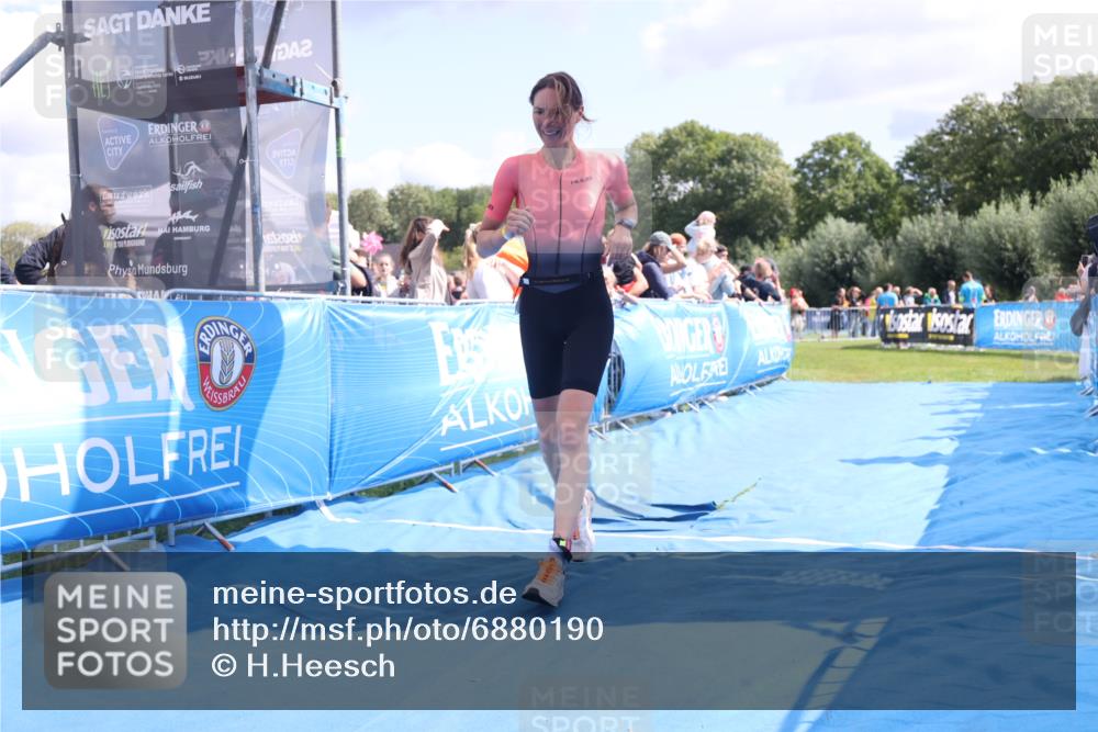 25.08.2024 - Elbe Triathlon Hamburg H.Heesch http://msf.ph/oto/6880190 25.08.2024 11:53:17 Ziel 579, 1519 meine-sportfotos.de