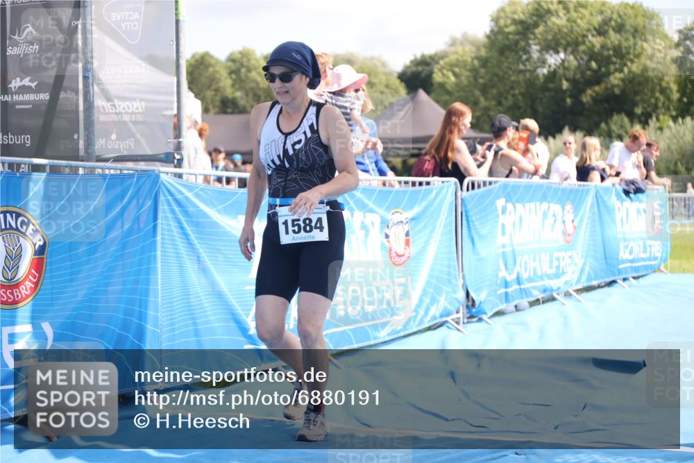 25.08.2024 - Elbe Triathlon Hamburg H.Heesch http://msf.ph/oto/6880191 25.08.2024 12:23:12 Ziel 1584 meine-sportfotos.de