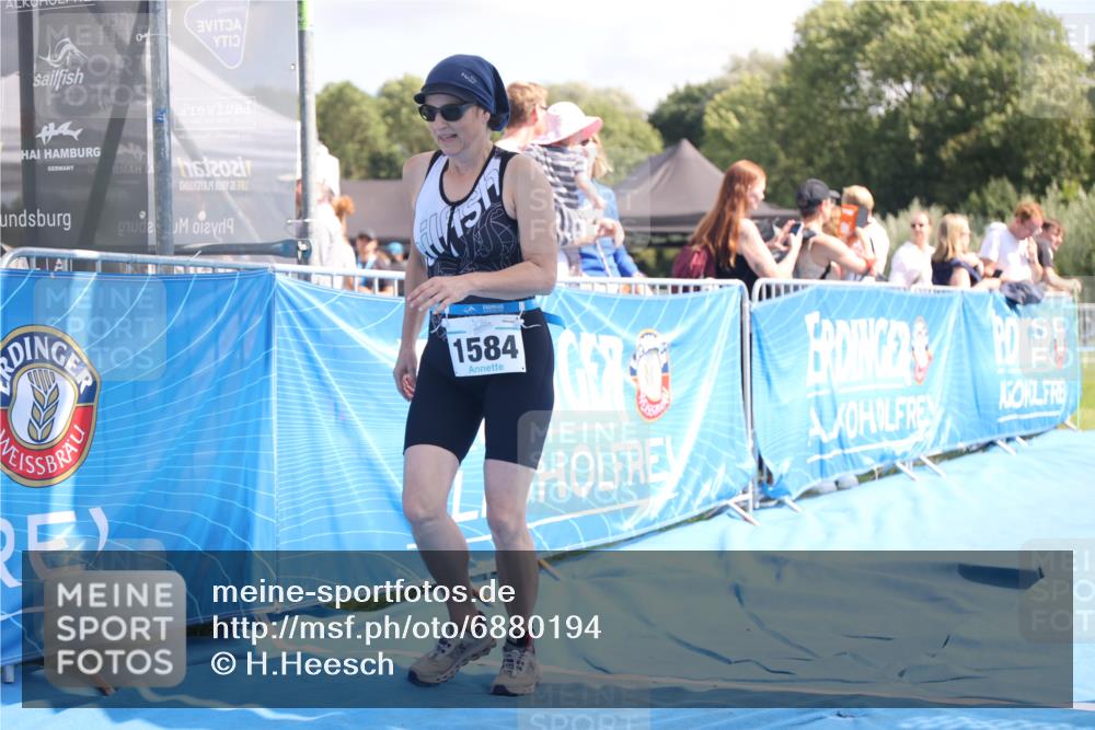 25.08.2024 - Elbe Triathlon Hamburg H.Heesch http://msf.ph/oto/6880194 25.08.2024 12:23:12 Ziel 1584 meine-sportfotos.de