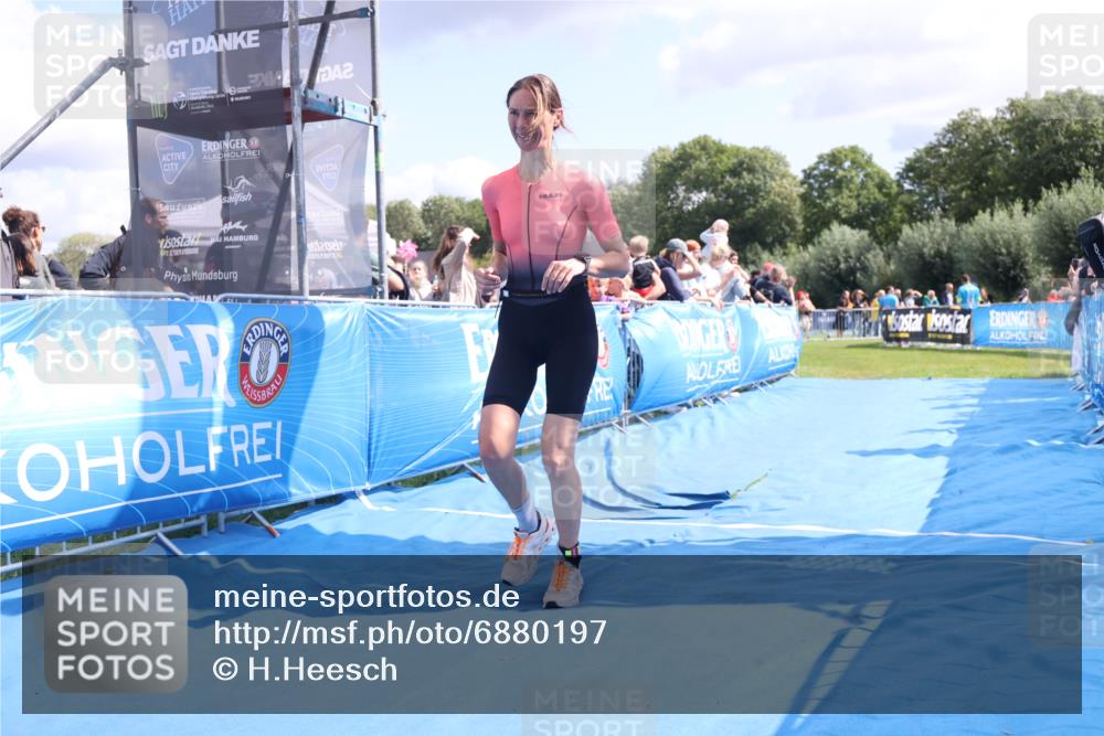 25.08.2024 - Elbe Triathlon Hamburg H.Heesch http://msf.ph/oto/6880197 25.08.2024 11:53:17 Ziel 579, 1519 meine-sportfotos.de
