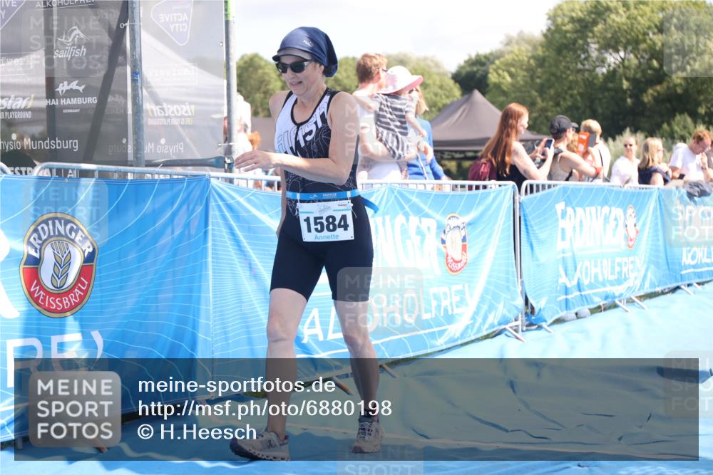 25.08.2024 - Elbe Triathlon Hamburg H.Heesch http://msf.ph/oto/6880198 25.08.2024 12:23:12 Ziel 1584 meine-sportfotos.de
