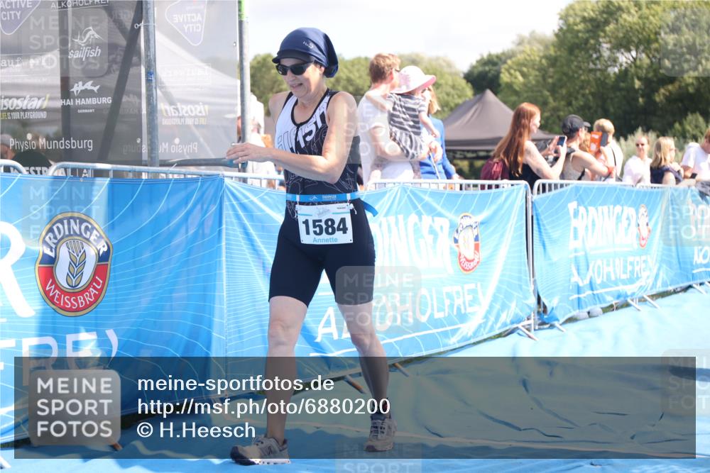 25.08.2024 - Elbe Triathlon Hamburg H.Heesch http://msf.ph/oto/6880200 25.08.2024 12:23:12 Ziel 1584 meine-sportfotos.de