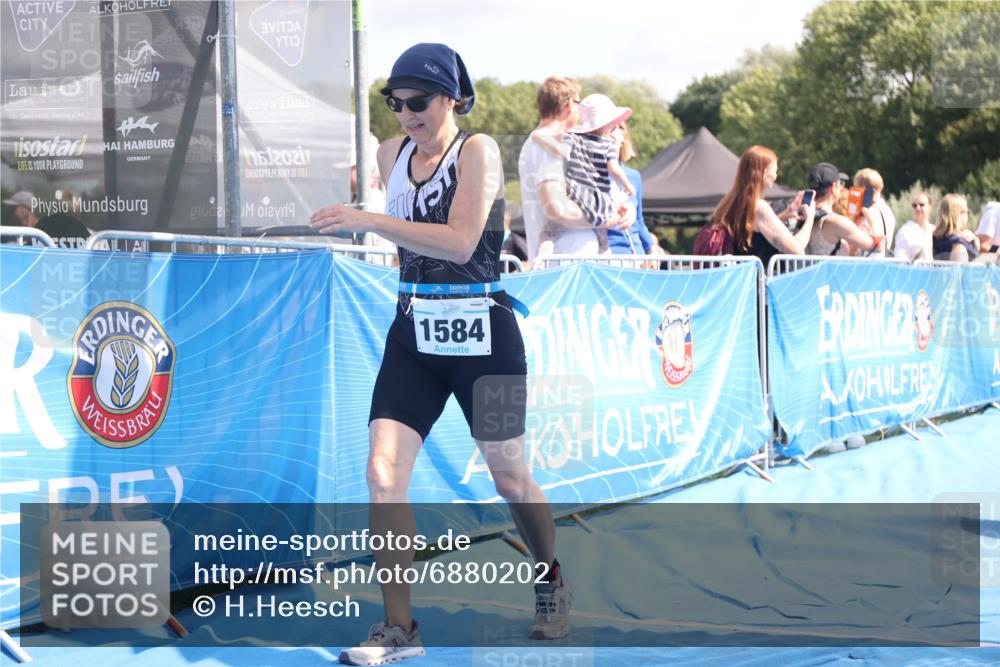 25.08.2024 - Elbe Triathlon Hamburg H.Heesch http://msf.ph/oto/6880202 25.08.2024 12:23:13 Ziel 1584 meine-sportfotos.de