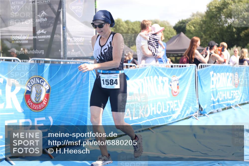 25.08.2024 - Elbe Triathlon Hamburg H.Heesch http://msf.ph/oto/6880205 25.08.2024 12:23:13 Ziel 1584 meine-sportfotos.de