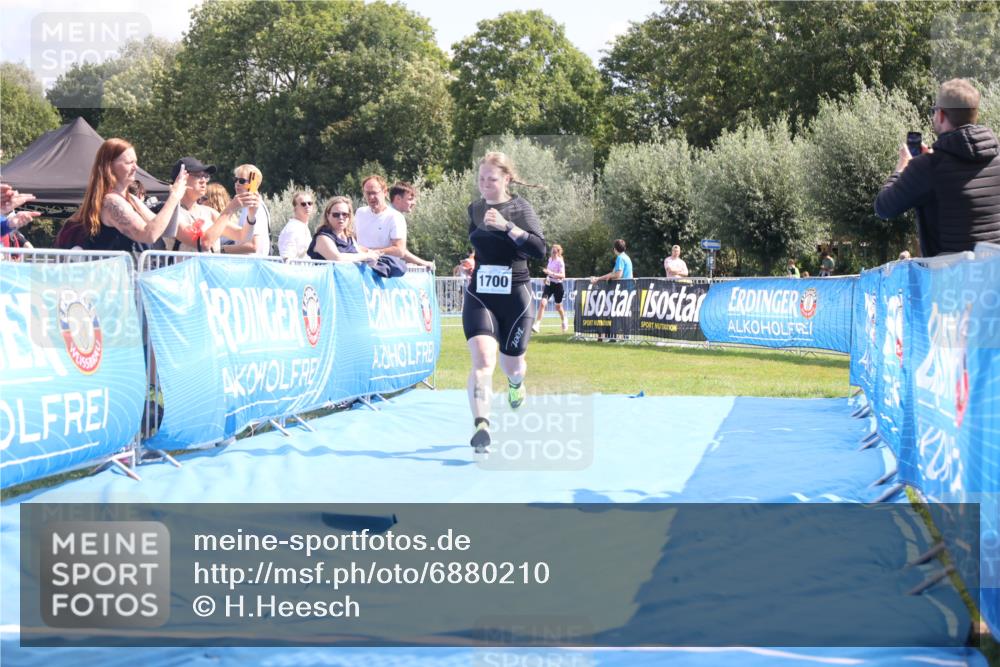 25.08.2024 - Elbe Triathlon Hamburg H.Heesch http://msf.ph/oto/6880210 25.08.2024 12:23:25 Ziel 1668, 1700 meine-sportfotos.de